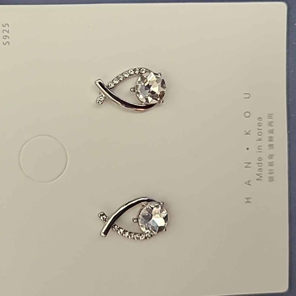 Faux diamond 💎 earrings new beautiful silver earrings